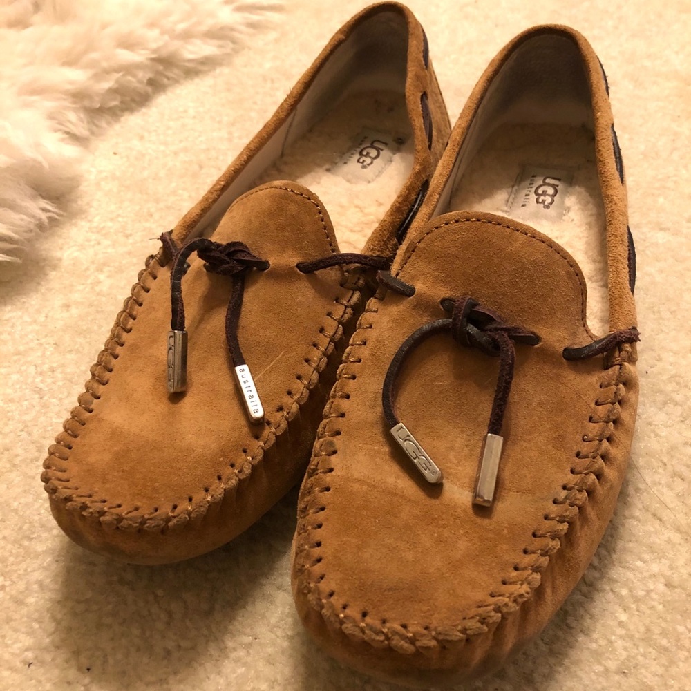 Like New UGG Dakota Driving Moccasins